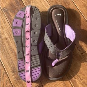 Nike sandals comfort Footbed size 5 girls women’s